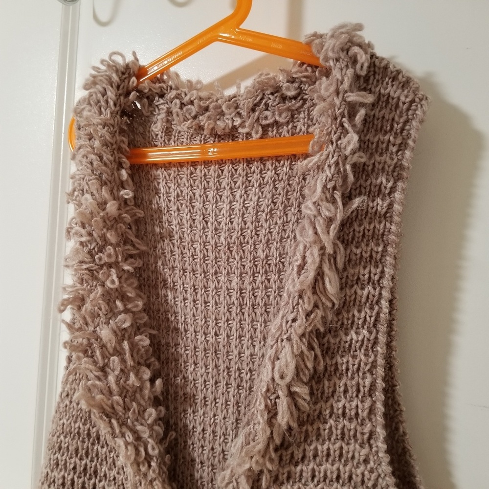 Vest - Picture 2 of 5